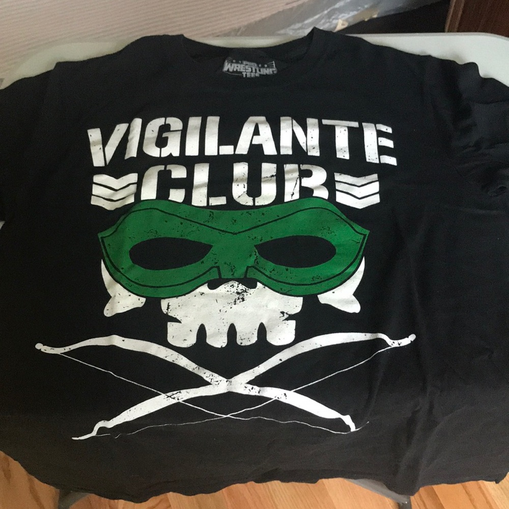 Bullet Club member Stephen Amell tshirt